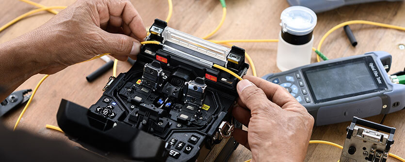 Certified fiber optic splicing specialist CFOS/S using specialized fusion splicing techniques
